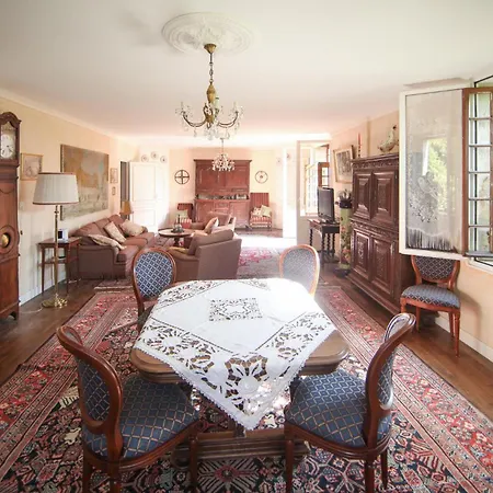 Amazing In Chemilly Hébergement de vacances