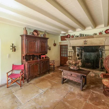 Amazing In Holiday home Chemilly