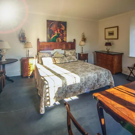 Amazing In Chemilly Vakantiehuis