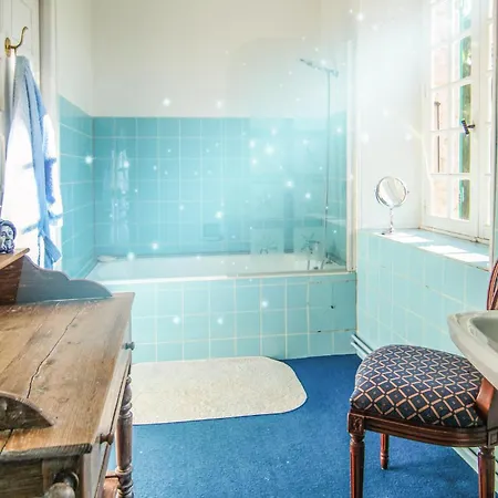 Amazing In Chemilly Vakantiehuis